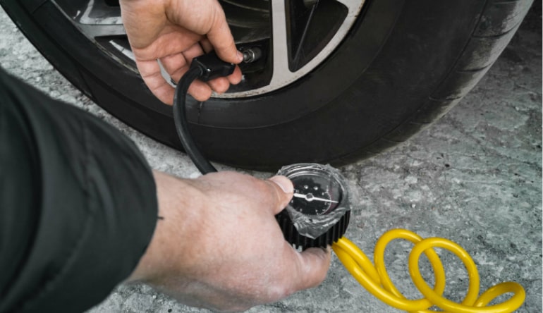Как подкачать и стравить давление в шинах автомобиля - советы и рекомендации