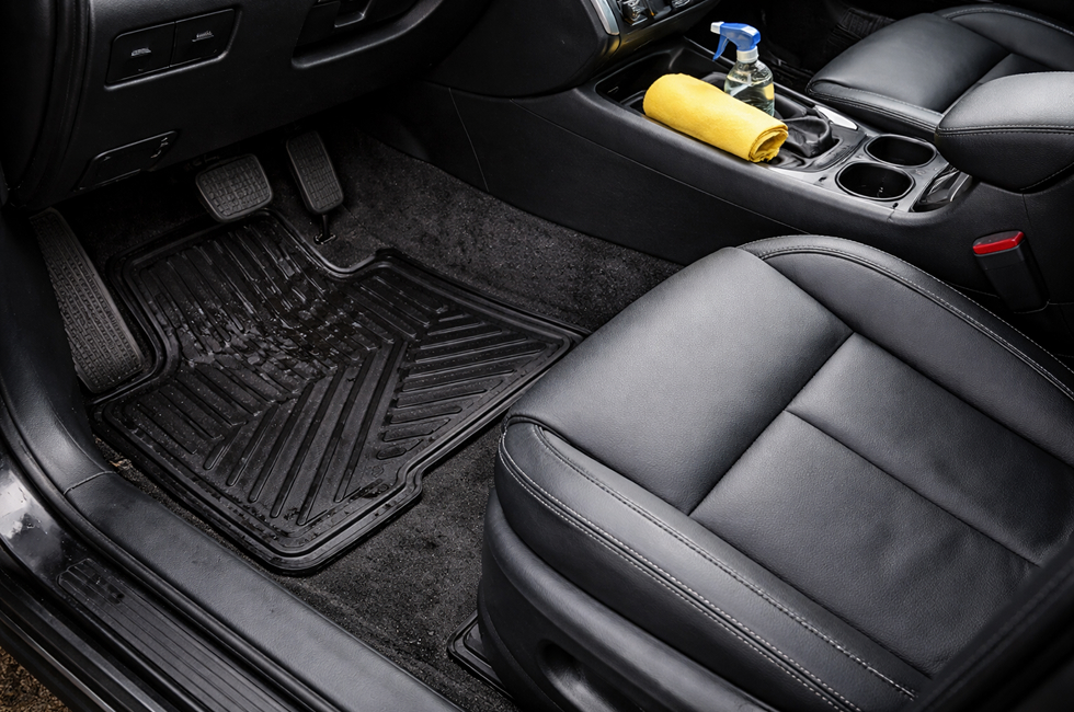 Как выбрать коврики в автомобиль без запаха. Купить авточехлы от производителя «Автопилот» в Москве с доставкой по РФ.